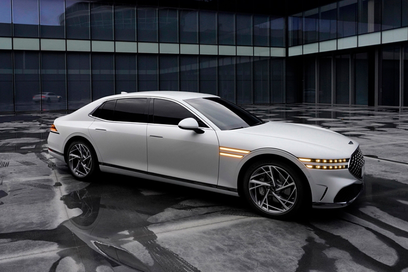 ОПУБЛИКОВАНЫ ПЕРВЫЕ ИЗОБРАЖЕНИЯ НОВОГО GENESIS G90